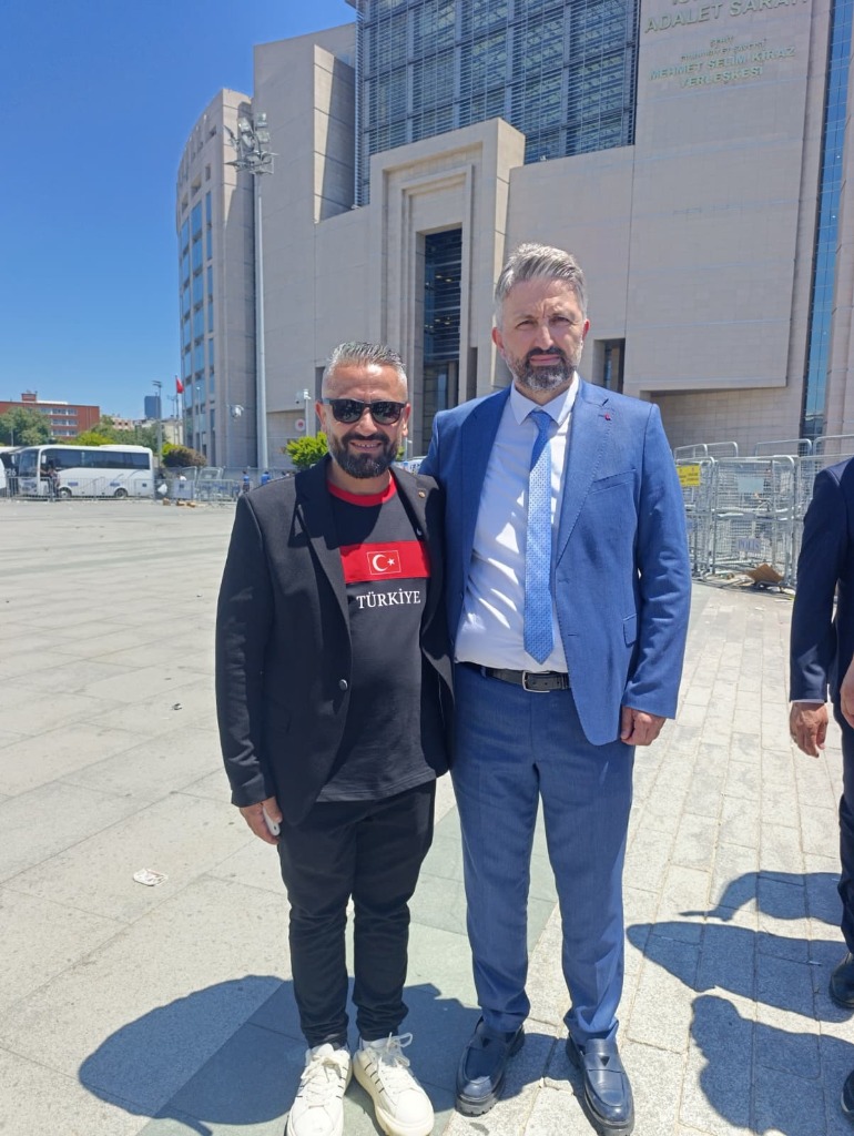 Adalet Sarayı Önü Temsilciler
